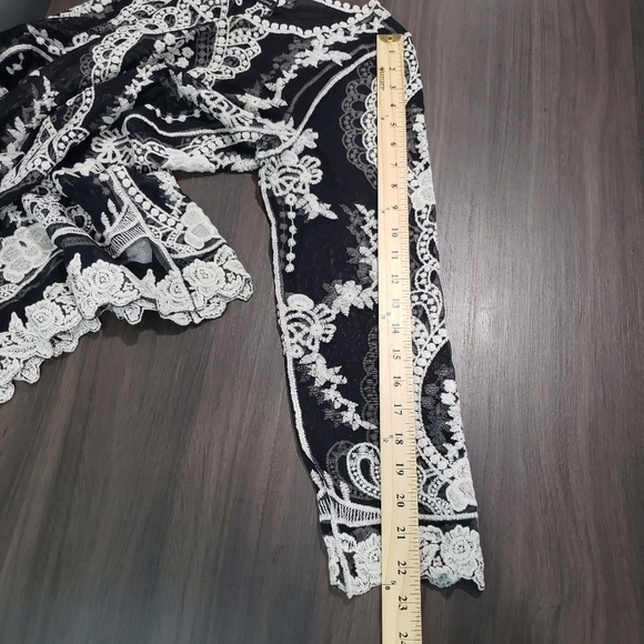 You Are Not Alone Black and White Sheer Lace Top Size Medium - Picture 11 of 12